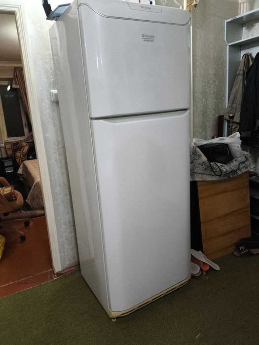 Холодильник Hotpoint Ariston
