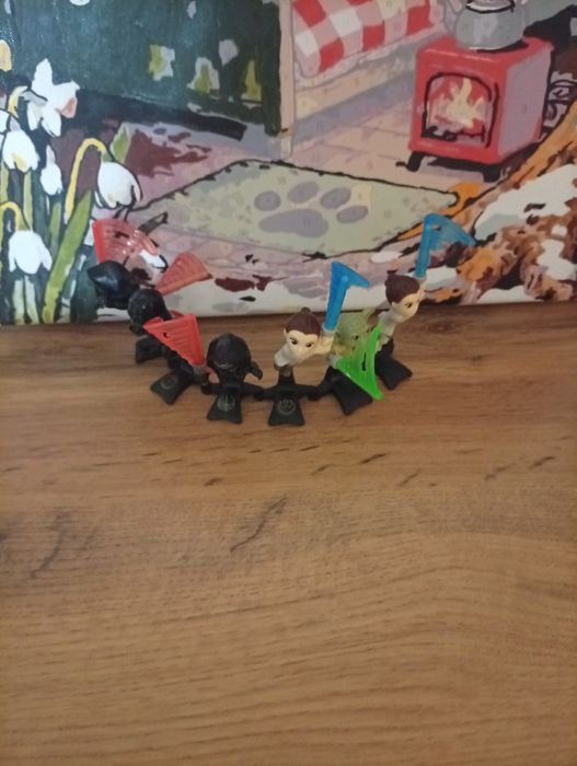 Продам игрушки от киндера