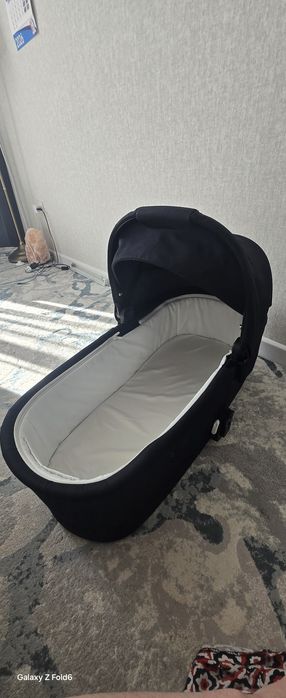 Продам каляску Cybex