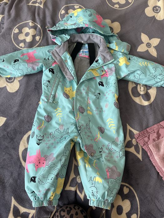 Продам куртки хорошие стенанные и комбенизон детский