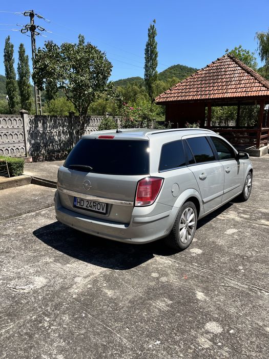 Opel Astra 1.9 CDTI 150 cp