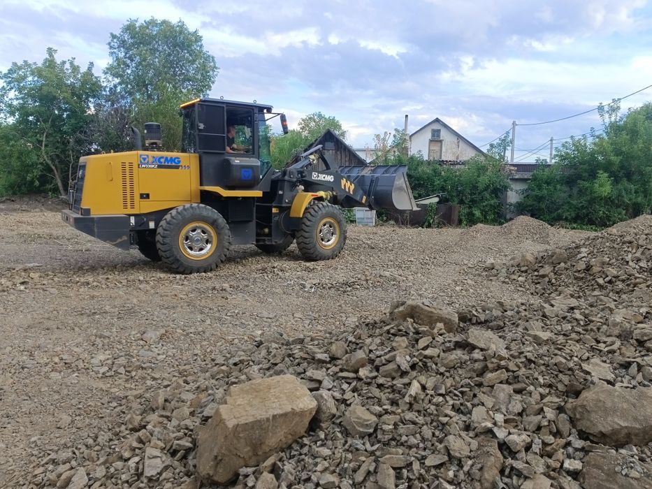 Услуги погрузчика. Вывоз мусора/снега., очистка территории. КамАЗ