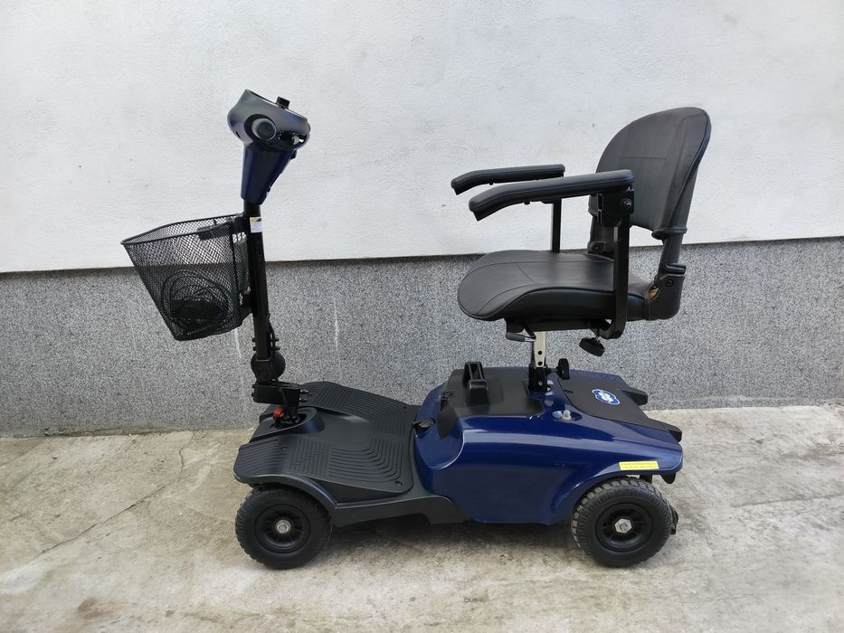 Cărucior scuter electric persoane cu dizabilități
