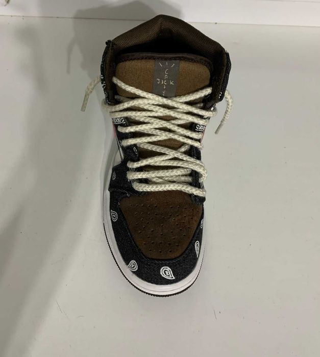 Продам кроссовки Air Jordan 1