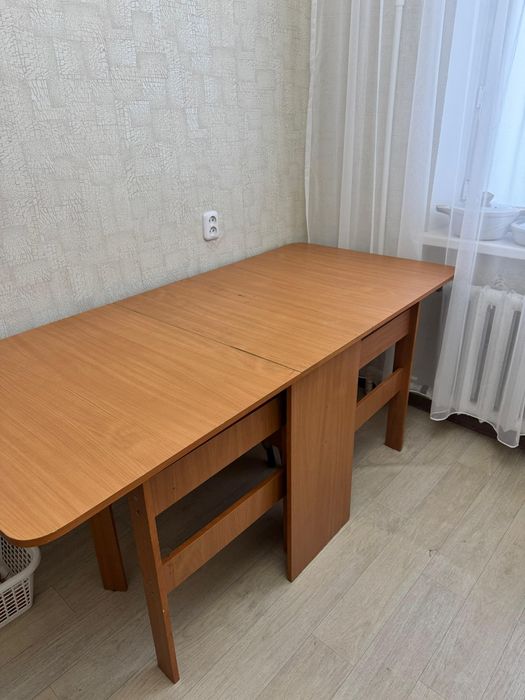 Продаю стол-книжку