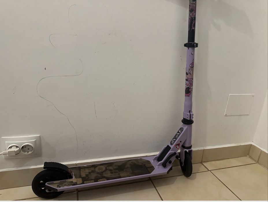 Teotineta copii mov, in stare buna, plus casca de protcetie