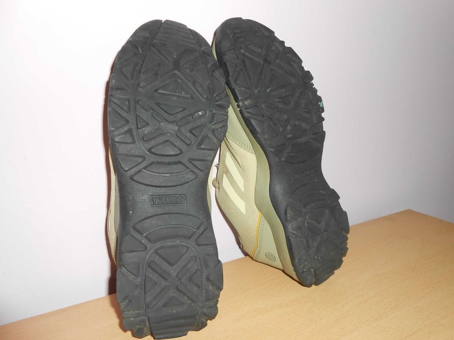 Дамски маратонки Adidas Traxion