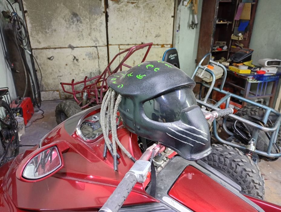 Продам мото шлем види хищника