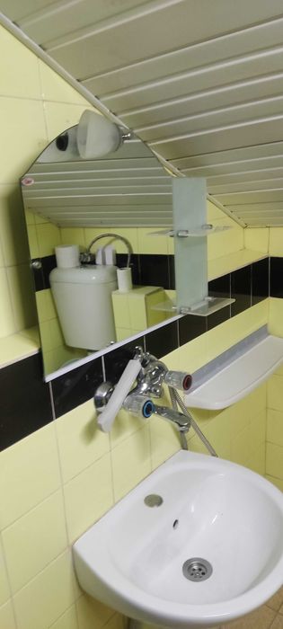 Дава се под наем Етаж от къща в Варна, Цветен квартал - 45 кв.м за 348.84 € - Снимка #20