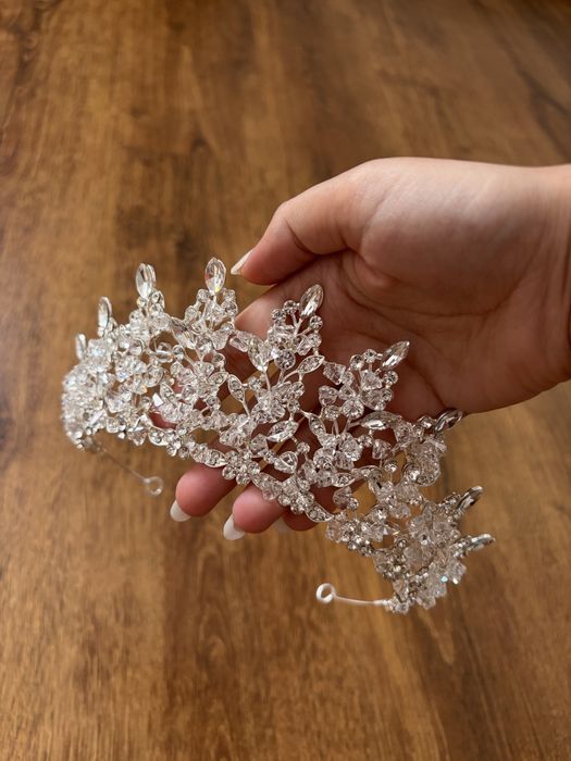 Vand rochie de mireasa, voalul, cercei, diadema