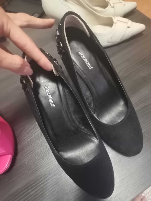 Обувки с ток. Само пробвани