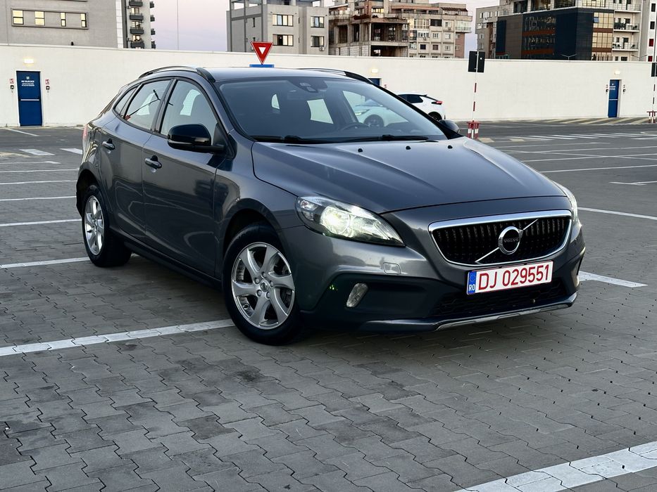 VOLVO V40 2016 — imagine 1