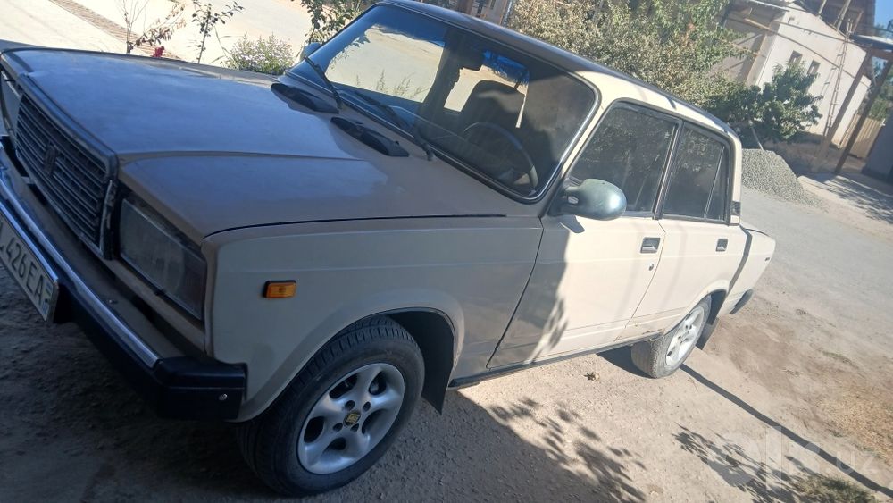 Vaz 2107 sotiladi