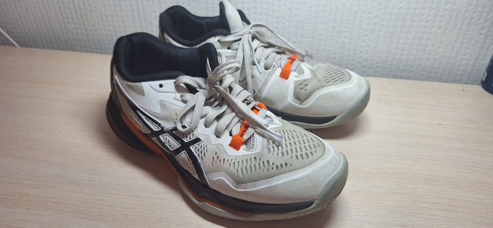 Кроссовки Asics белые