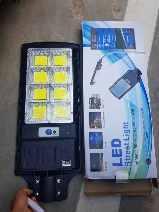 Lampă solară stradală