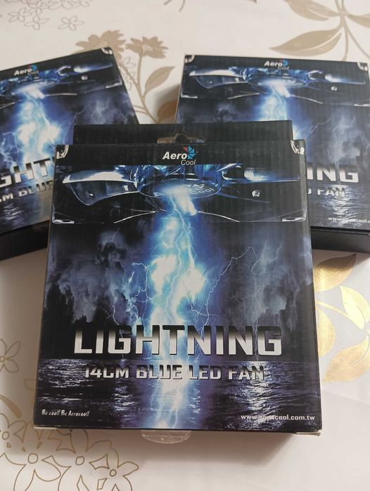 Кулеры AeroCool разные (200мм и 14мм)