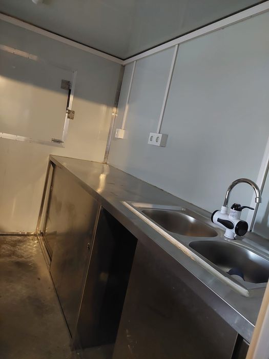 Rulota fast-food noua