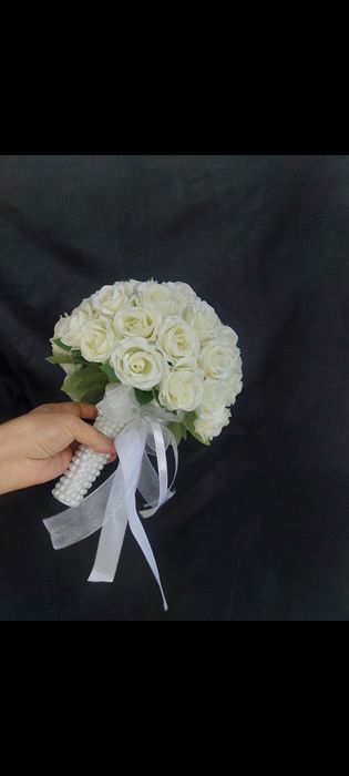 Kelinlar gul dastasi sun'iy