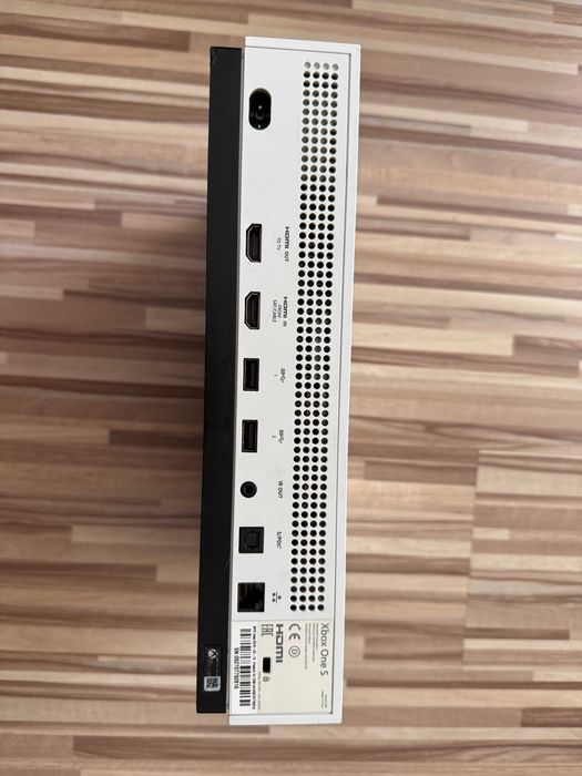 Xbox One S 1TB без контролер
