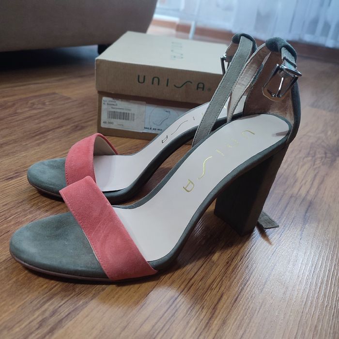 Босоножки замшевые