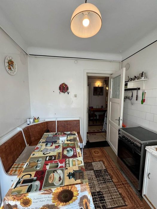 De vanzare apartament cu 3 camere, decomandat, mobilat, 69900euro