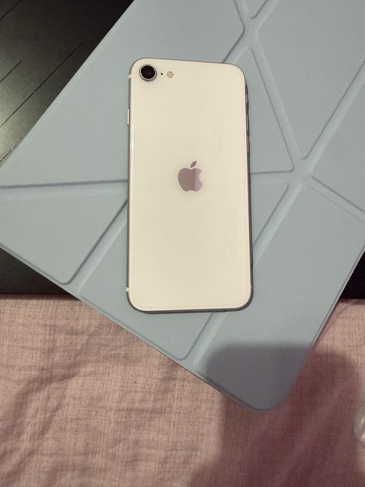 iPhone SE 2020 отлично състояние