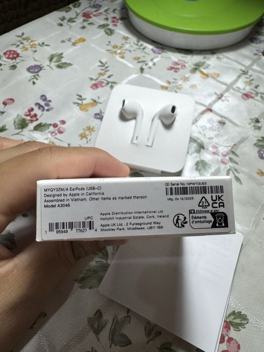 Оригинальный наушники от Apple