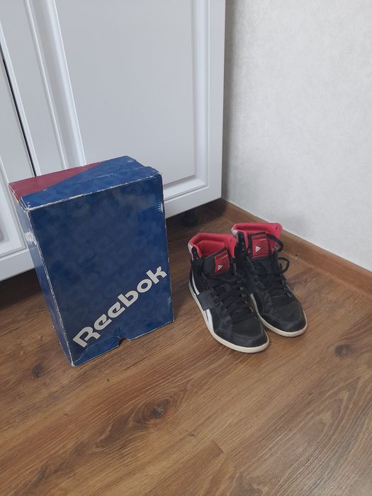 Продам кроссовки Reebok