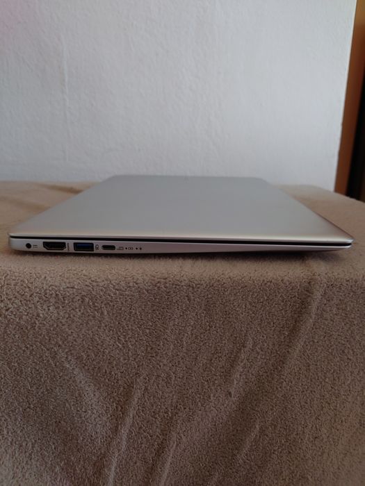 Acer Swift ultralim full metal• Taste luminate • i5-6th gen• 8gb RAM DDR 4• bateria 6-7 ore