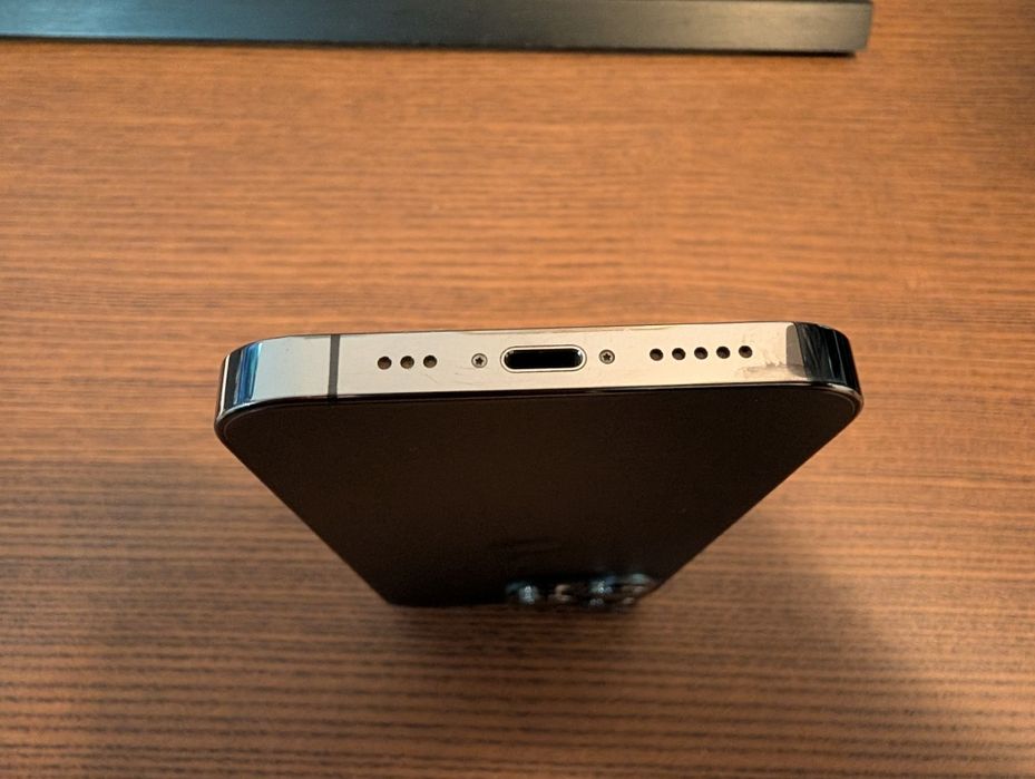 iPhone 13 pro 256 GB space grey в много добро състояние. С кутията.