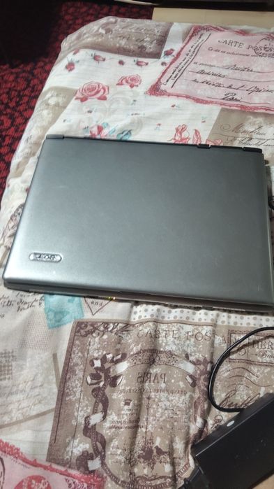 Vind laptop Acer stare perfecta  peet 250 lei