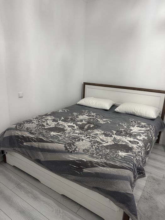 Продам Двуспальную кровать