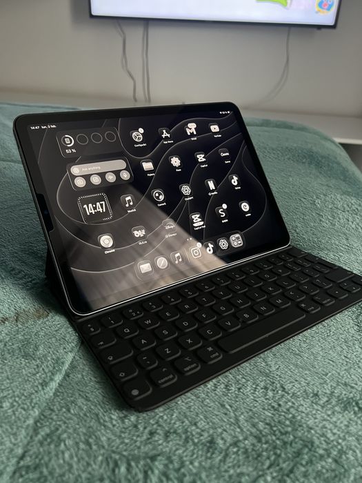 iPad Air 5, MDM, M1, 64GB, stare:9/10 (DOAR o zgarietura intr-un colt)