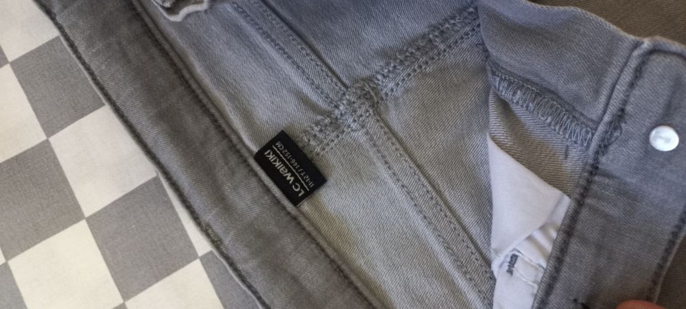 Продам джинсы на мальчика