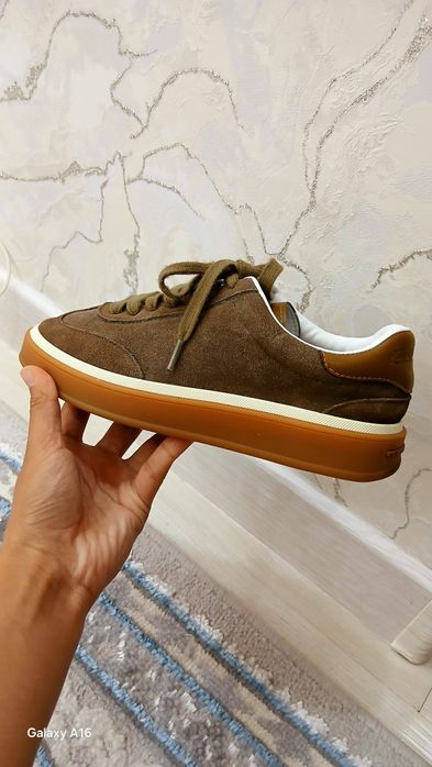 Krasovka. Lora piana krasovkasi. Rangi zaytun ranggi kabi.