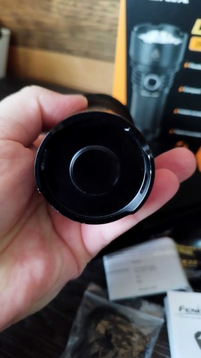 Продавам мощен фенер Fenix LD60