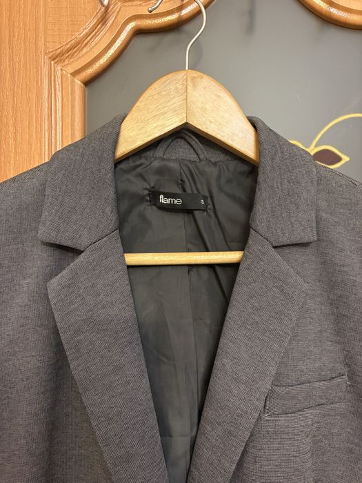 Приталенный пиджак, Женская