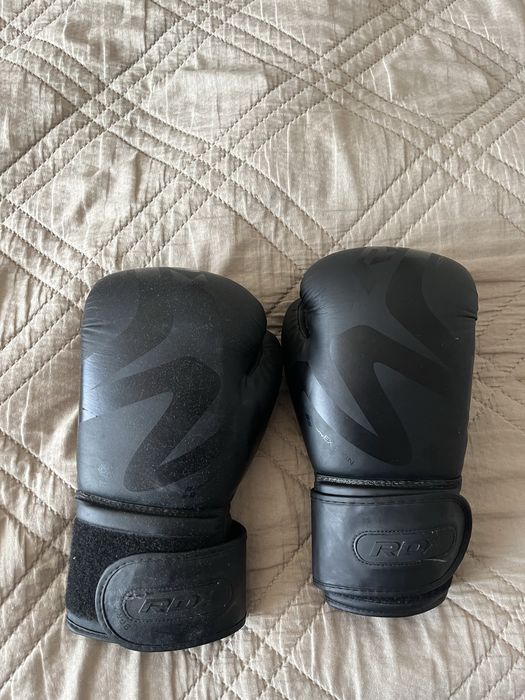 Боксови ръкавици на Rox