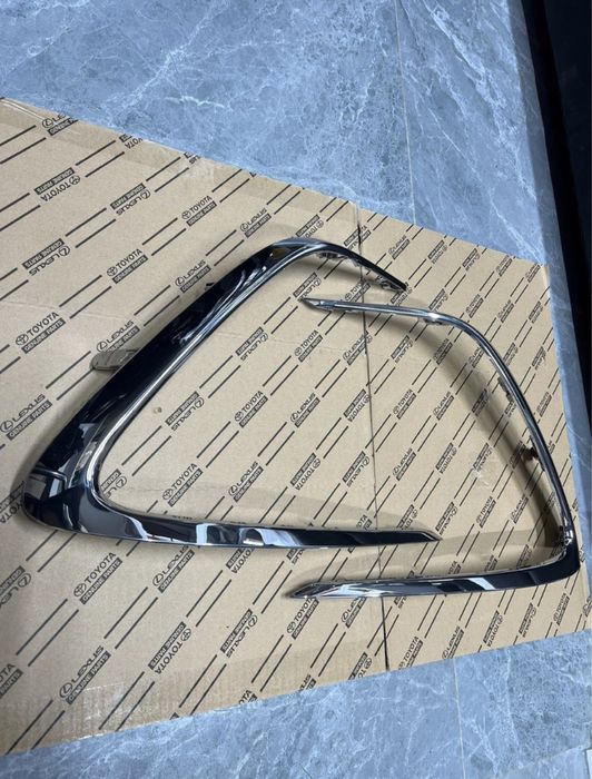 Молдинг решетки Камри 75 оригинал