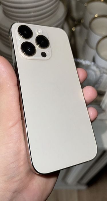IPhone 14 pro 256 gold.