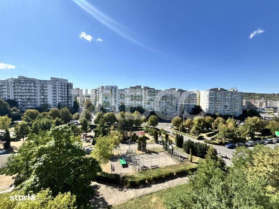 Apartament cu 3 camere decomandate balcon in zona Primaverii Manastur