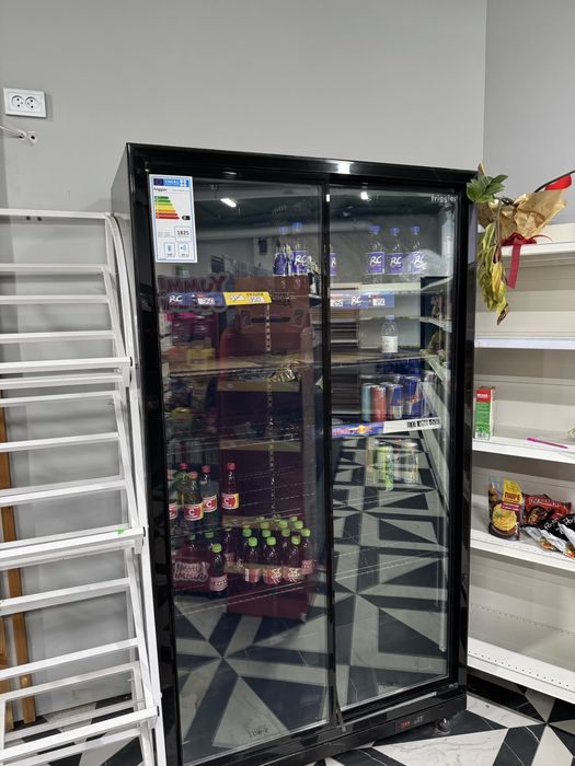 Продам холодильники и морозильник.