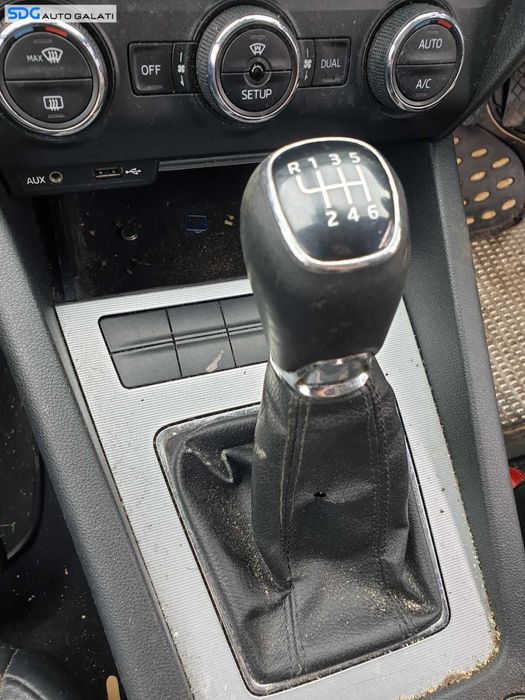 Nuca cu Manson Piele 6 Trepte Manuala cu Uzura Skoda Octavia 3 2013 - 2017 [0343]