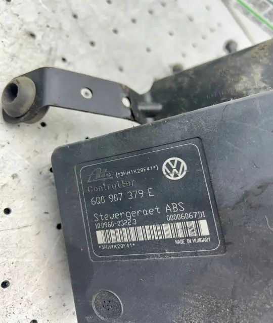 Pompa ABS 6Q0907379E 6Q0907379E Volkswagen VW Polo 2007 1.2 MT (70 hp)