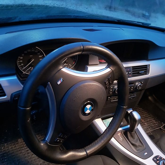 Vind bmw 318 an 2012 stare foarte buna