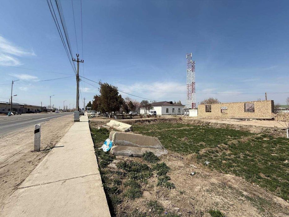 6 sotiqli qurilishi tugallanmagan hovli sotiladi.