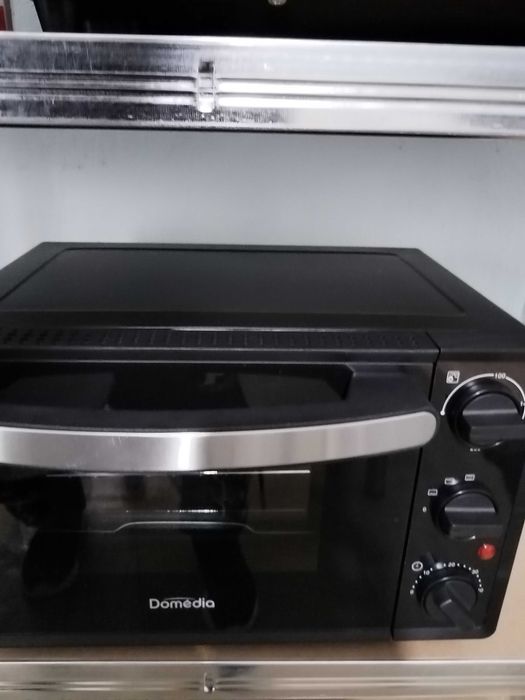 Продавам чисто нова фурна Дмедия-20л вместимост.