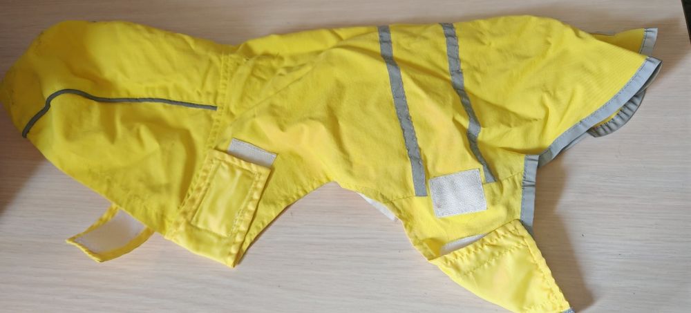 Продам одежду для маленькой, средней собаки