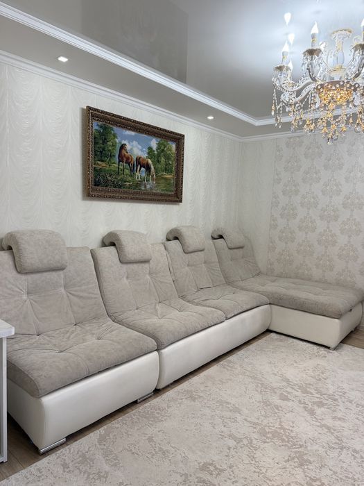 Продаю диван для гостиной угловой