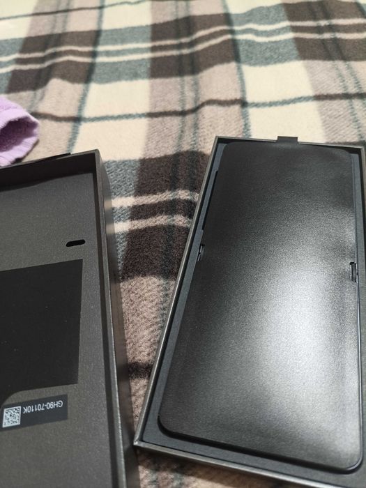 Смартфон samsung galaxy Z Flip7